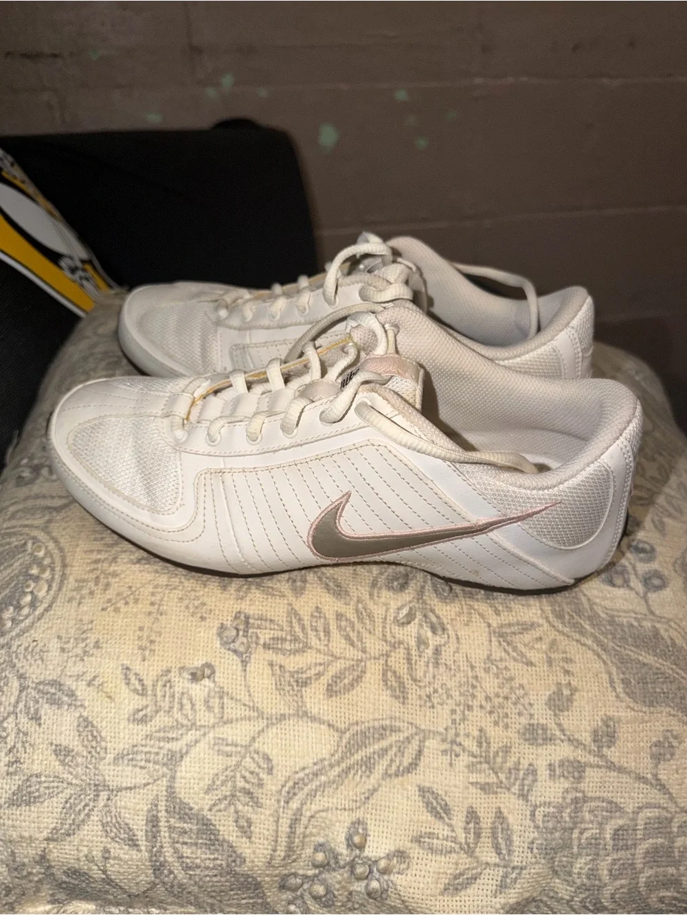 Nike Cheer Shoes Women’s Girls Size 8 Athletic Used Pre Owned As Is Sneakers NKE